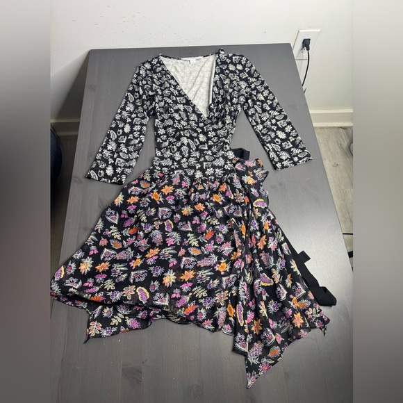 Diane von Furstenberg Irina Silk Dress Wrap Dark Floral Dainty V-Neck Printed - Picture 3 of 10